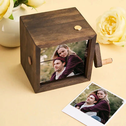 HolzHerz – Handgefertigte Foto-Kurbelbox